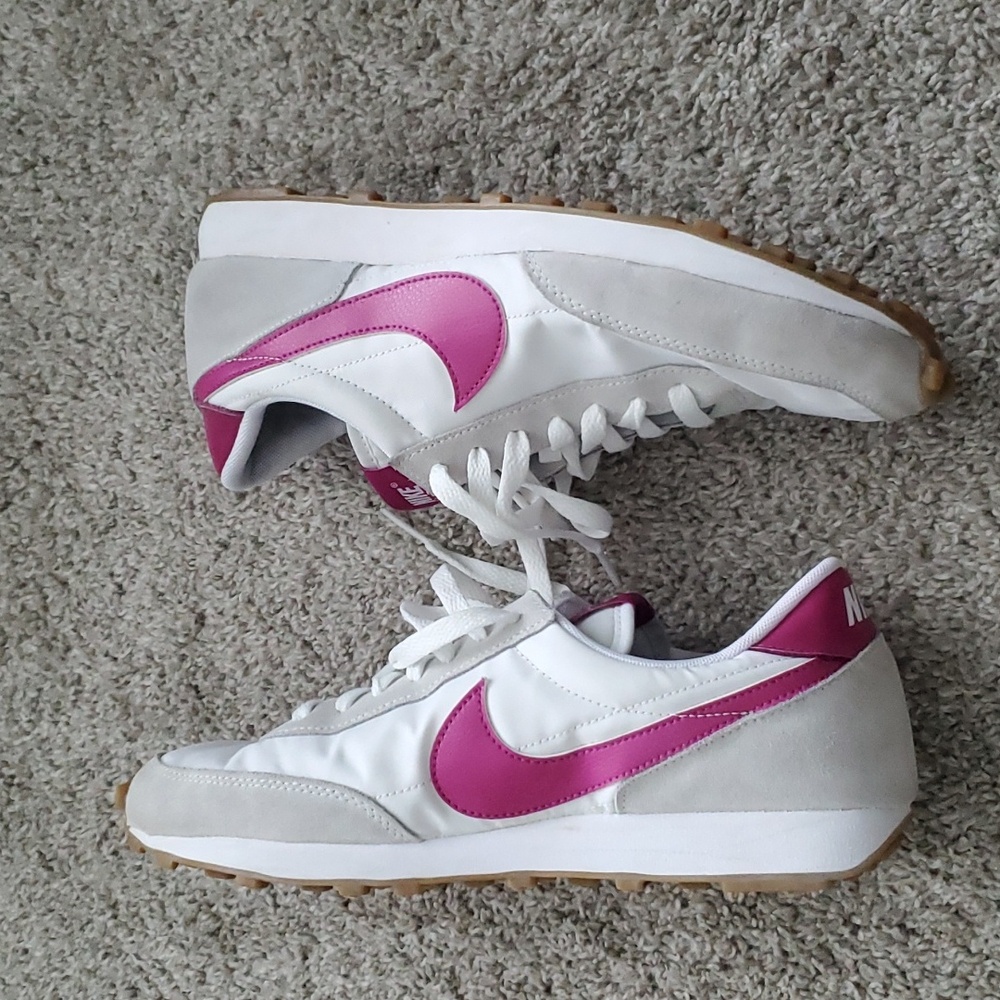 Nike Women's Athletic Shoes White and Pink